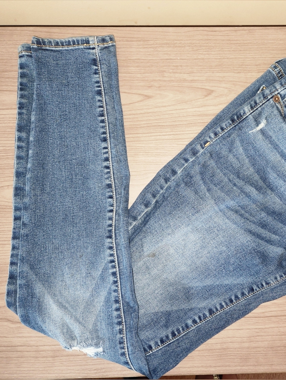 Old Navy Women's Skinny Jeans in Medium Blue Wash